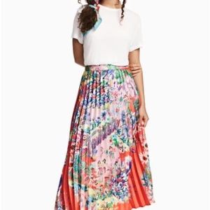 NWT Pleated Print Skirt 🧡